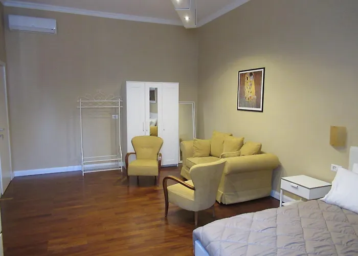 Imperial Forum Relais